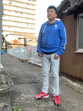 「Abercrombie&Fitch（アバークロンビーアンドフィッチ）のアイテム（パーカー）」を使った、Shinji Tsuruさん（メンズ・173cm）の春コーディネート