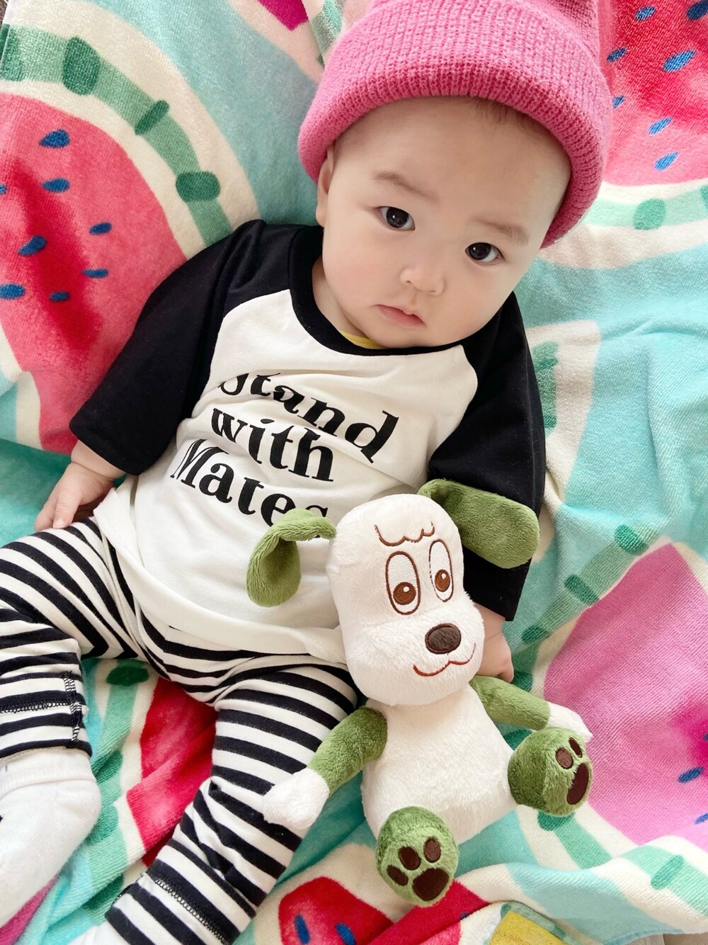「ストリート、モノトーン、ピンク、ラグランTシャツ、キッズファッション、キッズコーデ、ベビーコーデ、男の子」｜「BREEZEのラグラン7分袖ビッグシルエットTシャツ（Tシャツ/カットソー、ホワイト系）」を使った、keyさん（キッズ・70cm）の春コーディネートの1枚目の写真