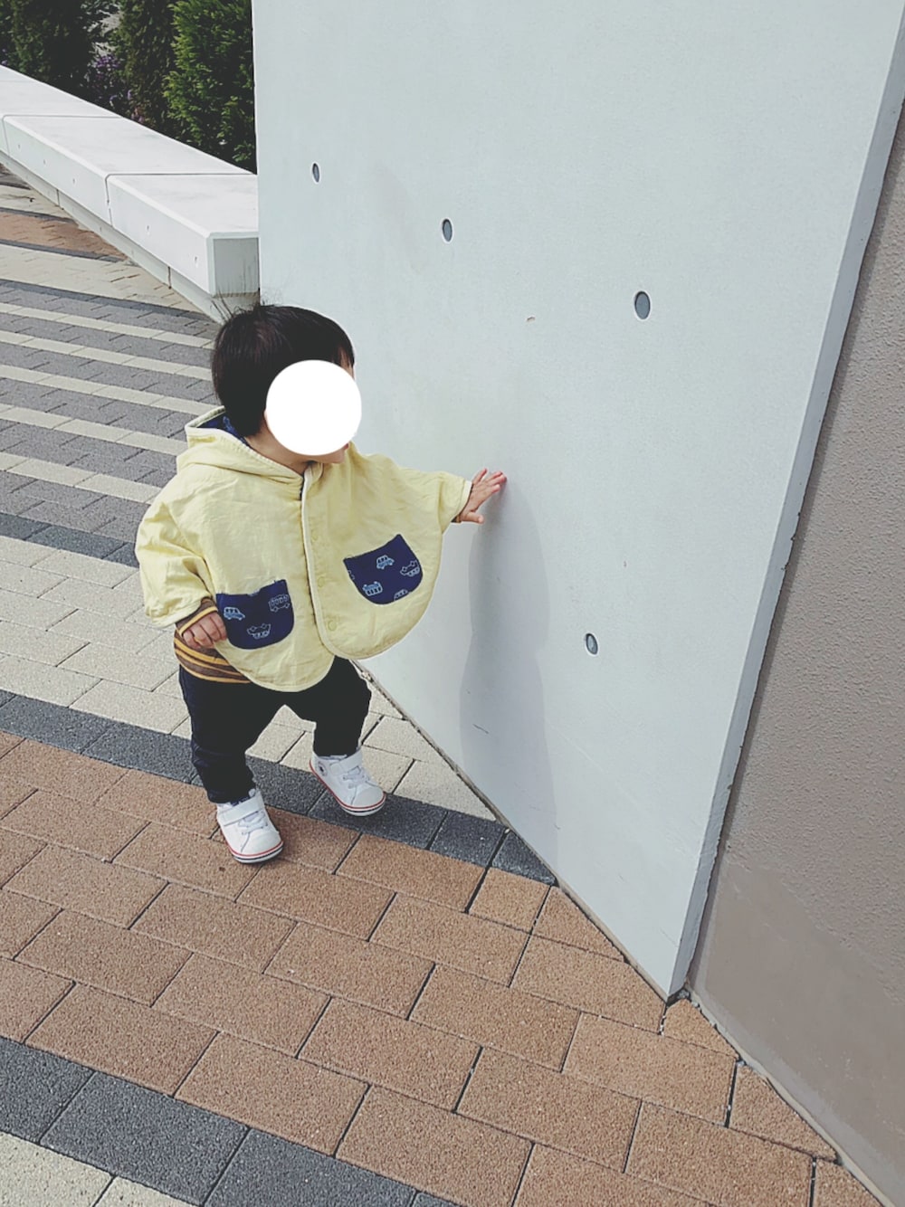 「平成最後のWEARISTAセンバツ、ポンチョ、今日のコーデ、キッズコーデ、保育園、1歳、男の子、コンバース」｜「BRANSHESのアイテム（ポンチョ、ブルー系）」を使った、suUuさん（キッズ・80cm）の春コーディネートの1枚目の写真