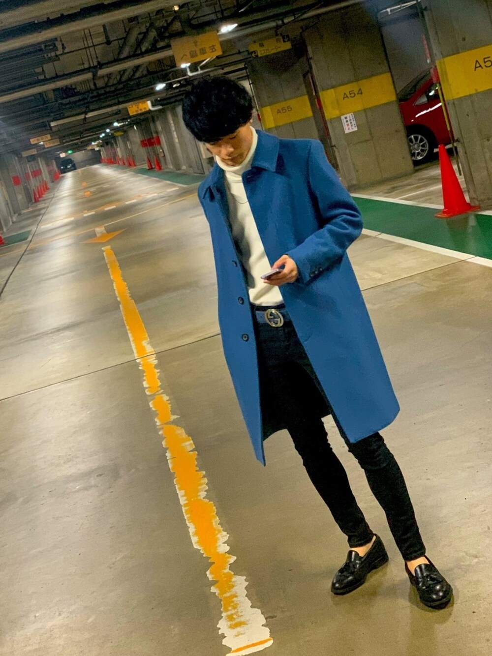「冬アウター着回しチャレンジ、おしゃれさんと繋がりたい、シンプルコーデ、休日スタイル、今日のコーデ、オトナカジュアル、冬、ステンカラーコート、コート、黒スキニー」｜「UNITED TOKYOのSuper110'sメルトンステンカラーコート（ステンカラーコート、ブルー系）」を使った、よーすけさん（メンズ・170cm）の冬コーディネートの1枚目の写真
