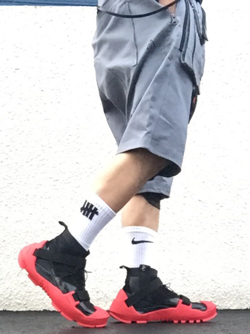「NIKE ACGのアイテム（カーゴパンツ、グレー系）」を使った、♭5さん（メンズ・50cm）の冬コーディネートの1枚目の写真