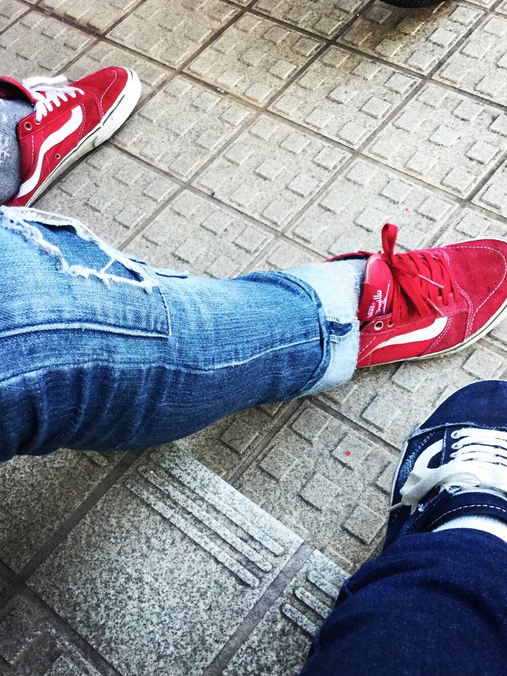「スケーター、シンプル、大人コーデ、ストリート、スキニーデニム、vintage、ダメージデニムパンツ」｜「KSUBIのアイテム（デニムパンツ、ブルー系）」を使った、れいさん（メンズ・176cm）の冬コーディネートの1枚目の写真