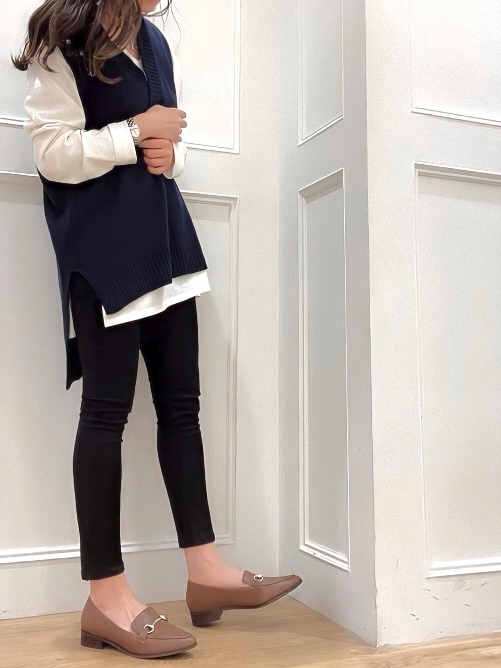 「オトナカジュアル、パンツスタイル、メンズライク」｜「UNIQLOのアイテム（ベスト、ブルー系）」を使った、Manaさん（レディース・152cm）の春コーディネートの1枚目の写真