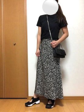 「niko and...（ニコアンド）のチューリップフレア柄スカート（スカート、ブラック系）」を使った、HIROさん（レディース・161cm）の夏コーディネート
