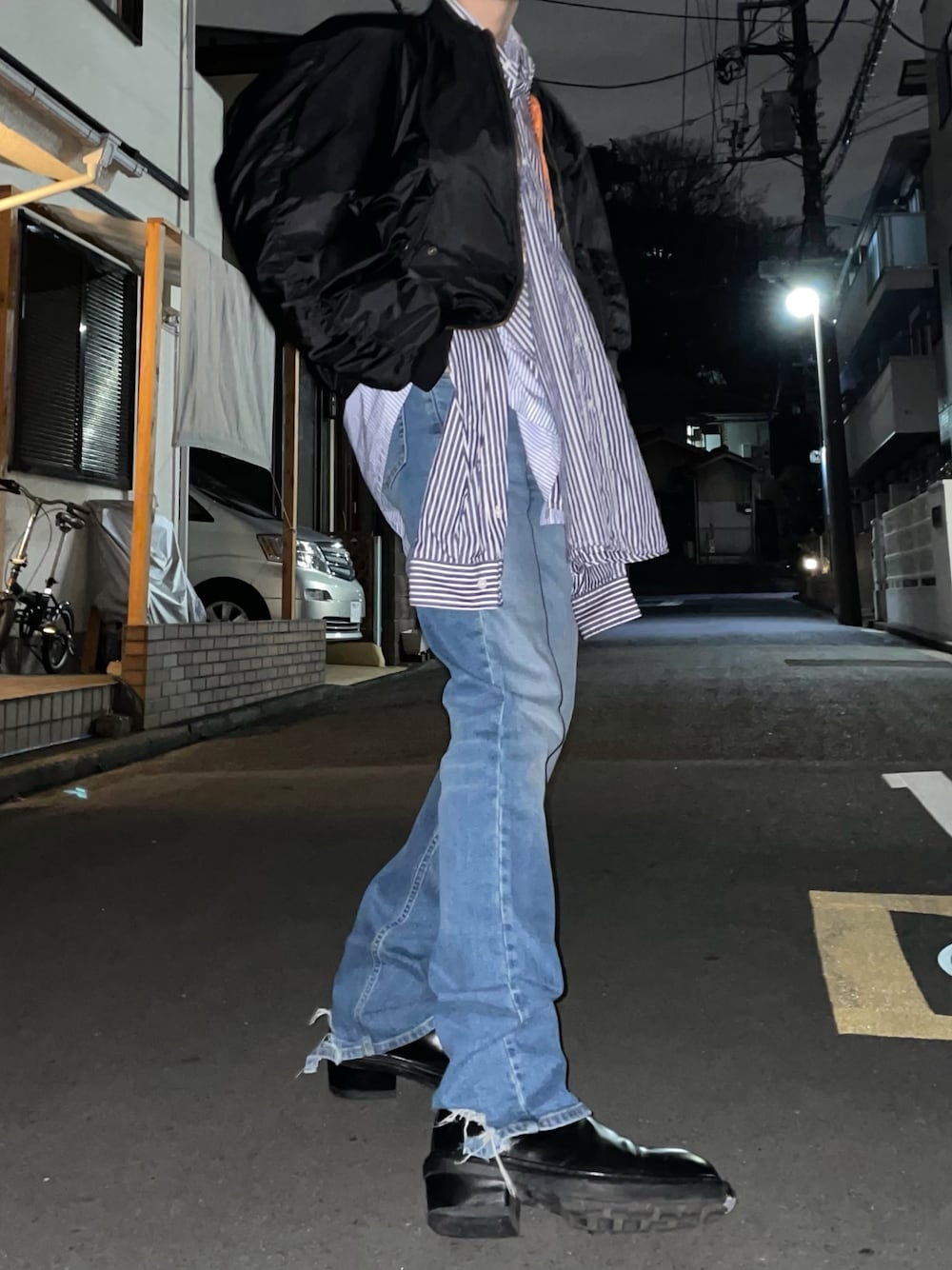 「BALENCIAGA、今日のコーデ、お洒落さんとつながりたい、シンプルスタイル、ミリタリー、MA-1、シャツ、デニム、ブーツ、うんち」｜「BALENCIAGAのアイテム（MA-1、ブラック系）」を使った、たておさん（メンズ・171cm）の春コーディネートの1枚目の写真