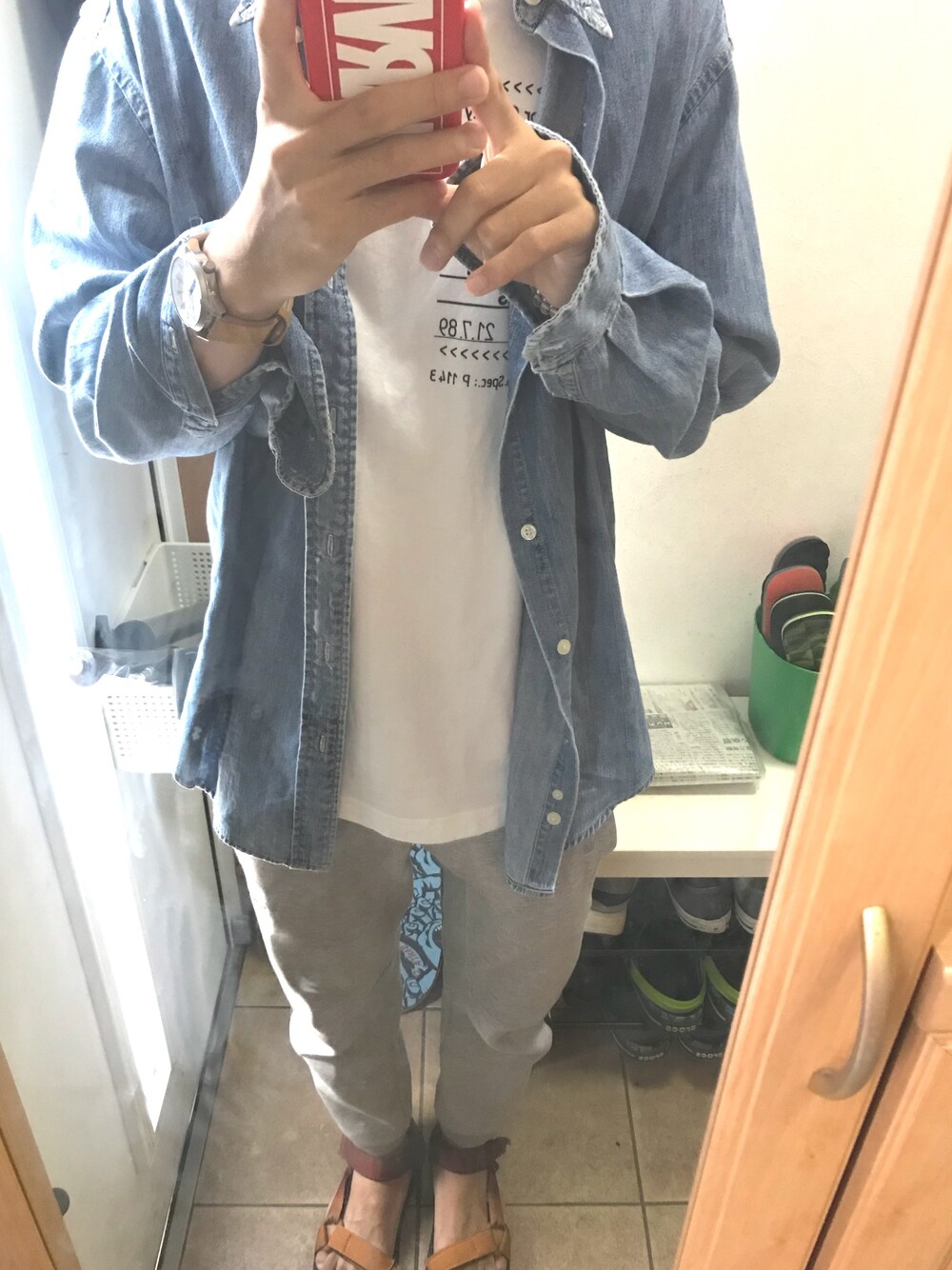 「DIESELのアイテム（アナログ腕時計、イエロー系）」を使った、おのしゅんきさん（メンズ・170cm）の秋コーディネートの1枚目の写真