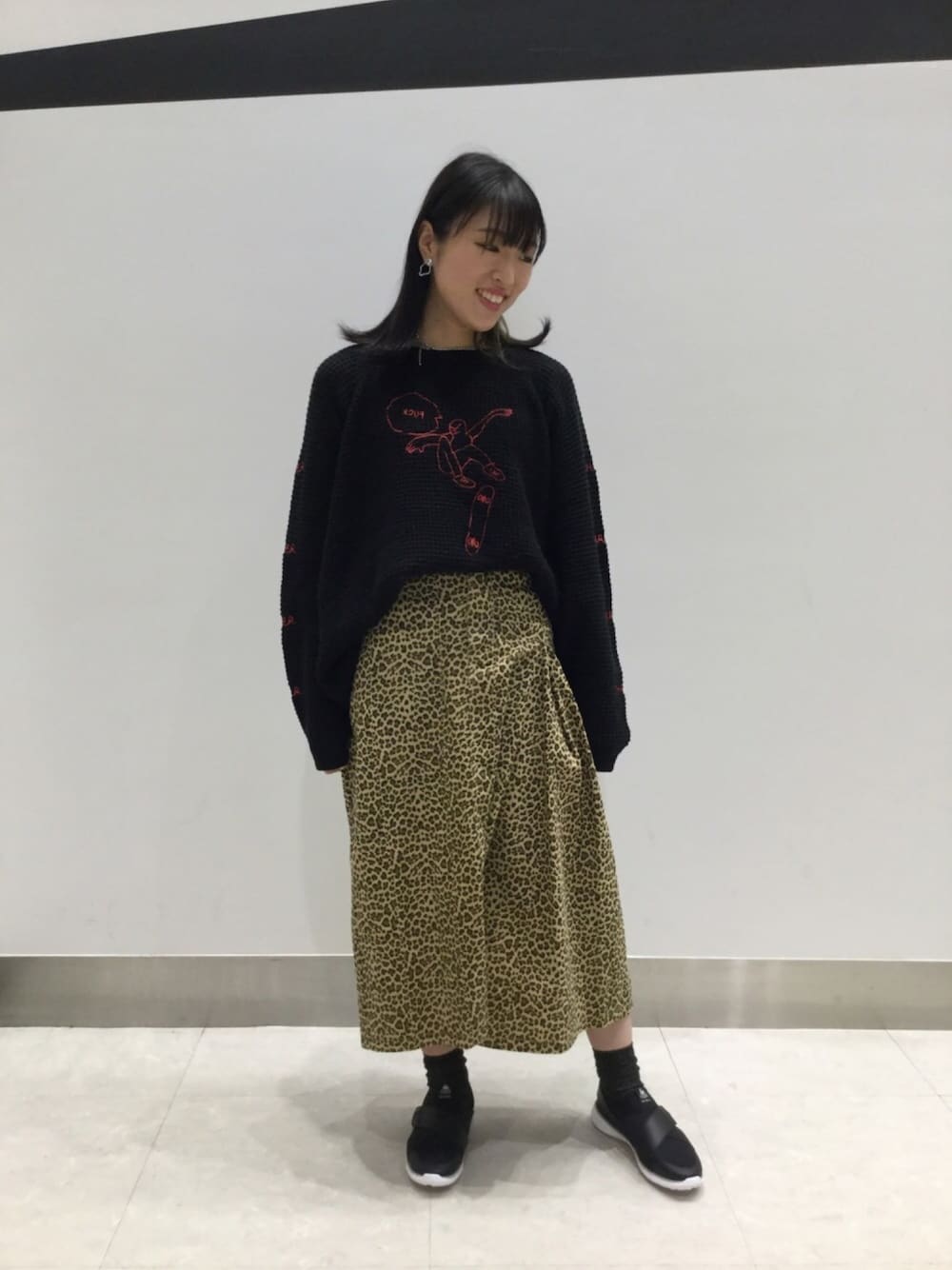 「ORiental TRaffic(ORiental TRaffic)、le coq sportif、カジュアルコーデ、WA ORiental TRaffic、人気アイテム、コラボスニーカー、9005」｜「WHO'S WHO galleryのアシメタックツイルフレアスカート2（スカート、ブラウン系）」を使った、ORientalTRaffic 京阪モール店さん（レディース・156cm）の春コーディネートの1枚目の写真
