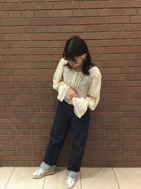 「UNIQLO（ユニクロ）のハイライズワイドストレートジーンズ（デニムパンツ）」を使った、ORientalTRaffic 京阪モール店さん（レディース・156cm）の春コーディネート