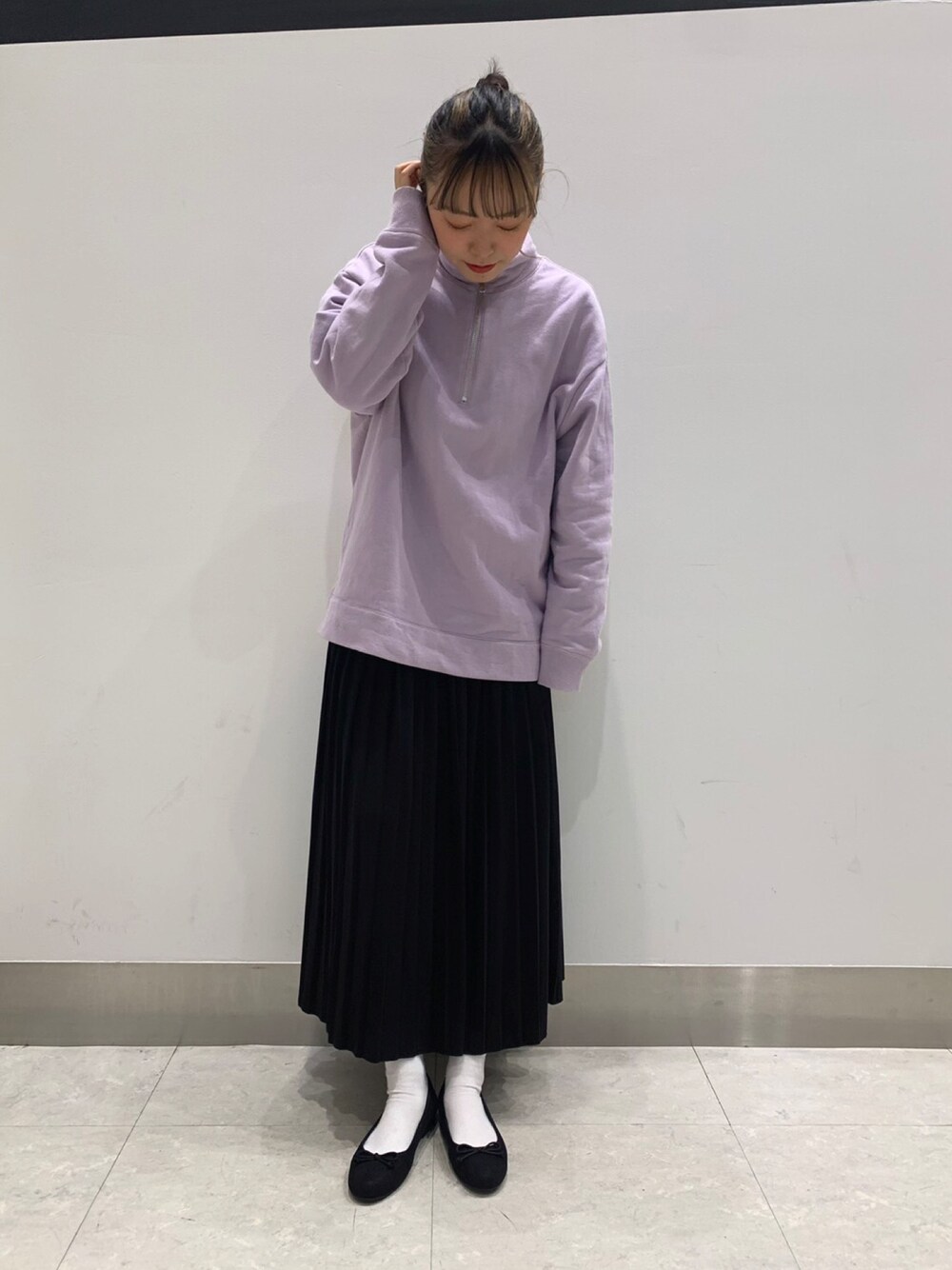 「2304、オリエンタルトラフィック、WA ORiental TRaffic、バレエシューズ、古着女子、カジュアル、ハイネック、プリーツスカート」｜「WA ORiental TRafficのバレエシューズ/2304（パンプス、ブラック系）」を使った、ORientalTRaffic 京阪モール店さん（レディース・156cm）の冬コーディネートの1枚目の写真