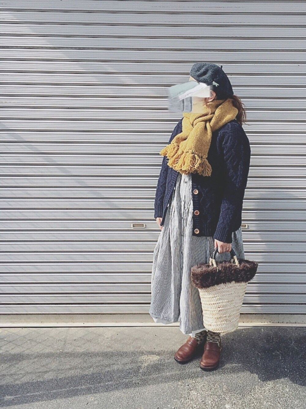 「ナチュラルスタイル、ナチュラルコーデ、リネンワンピース、ベレー帽、MHL.、Samansa Mos2、aurorashoes、サマンサ モスモス(Samansa Mos2)」｜「MHL.のアイテム（マフラー、イエロー系）」を使った、ぴーたさん（レディース・155cm）の冬コーディネートの1枚目の写真