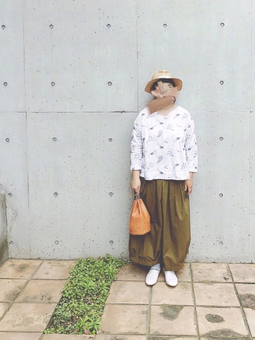 「ナチュラルスタイル、ナチュラルカジュアル、サーカスキュロット、harvesty、pualcecin、刺繍ブラウス、ARTS & CRAFTS、que shoes」｜「mature ha.のアイテム（帽子、ベージュ系）」を使った、ぴーたさん（レディース・155cm）の春コーディネートの1枚目の写真