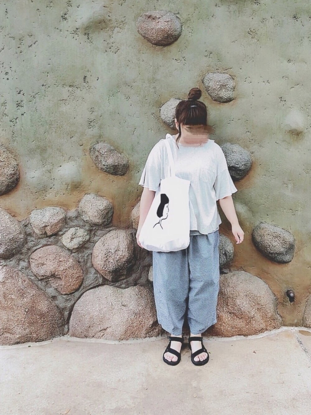 「シンプルコーデ、ボールパンツ、pualcecin、ordinary fits、Noritake、ナチュラルスタイル、ナチュラルカジュアル、teva」｜「PUAL CE CINのレース襟袖フレアＴ（Tシャツ/カットソー、ベージュ系）」を使った、ぴーたさん（レディース・155cm）の夏コーディネートの1枚目の写真
