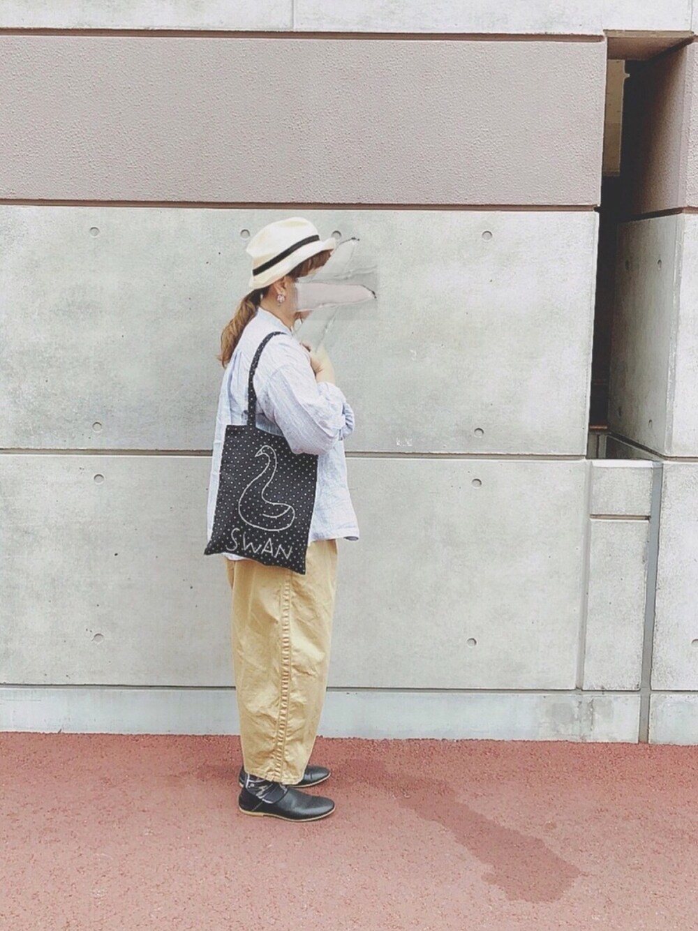「ナチュラルスタイル、ナチュラルカジュアル、無印良品、リネンシャツ、ボールパンツ、ordinary fits、mina perhonen、que shoes、mature ha」｜「mature ha.のアイテム（ハット、ベージュ系）」を使った、ぴーたさん（レディース・155cm）の夏コーディネートの1枚目の写真