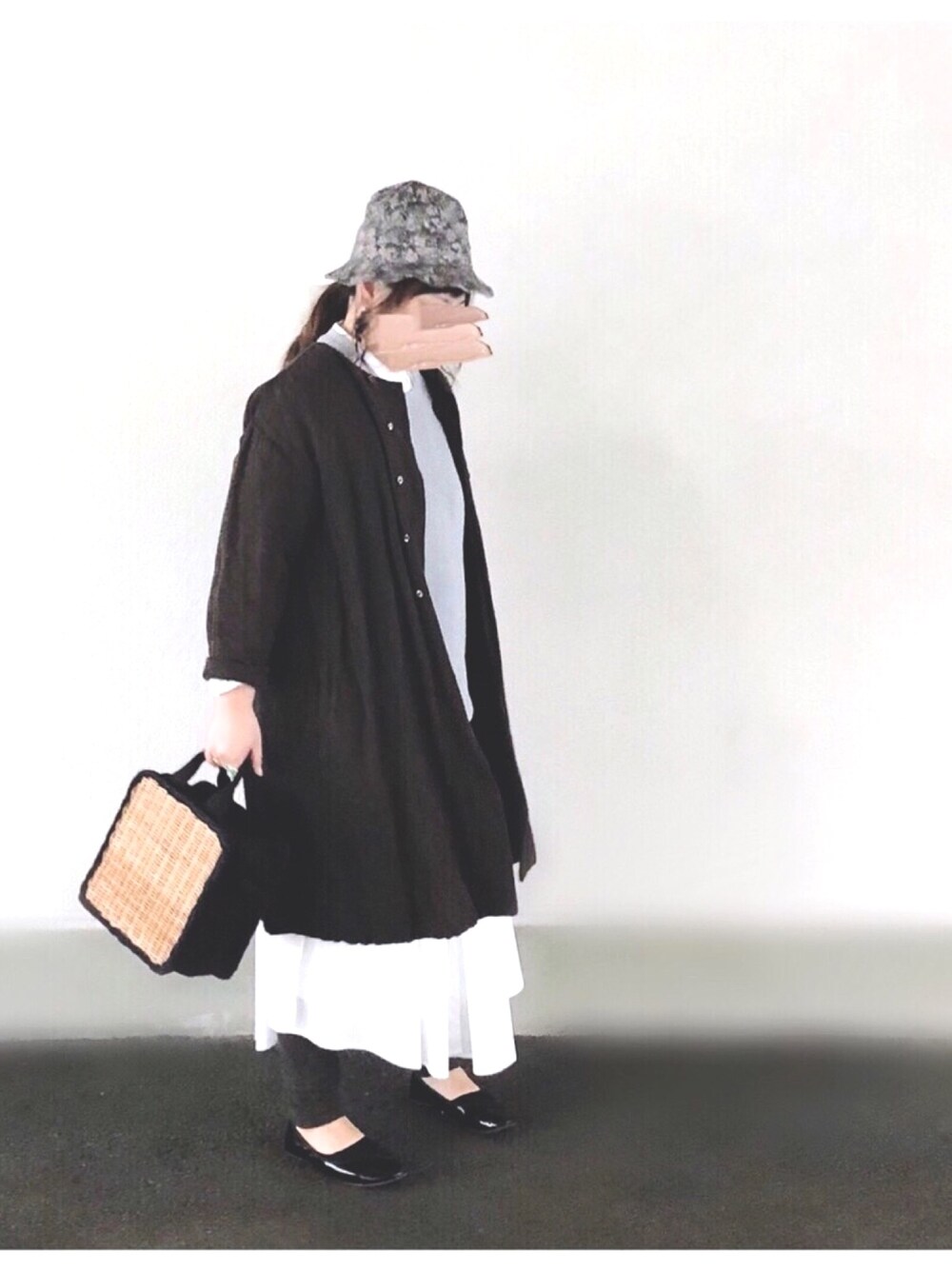 「春、ナチュラルスタイル、ナチュラルコーデ、ナチュラルカジュアル、YAECA、リネンコート、GU、ユニクロ、バレエシューズ、レイヤードワンピース」｜「YAECAのアイテム（帽子、その他）」を使った、ぴーたさん（レディース・155cm）の春コーディネートの1枚目の写真
