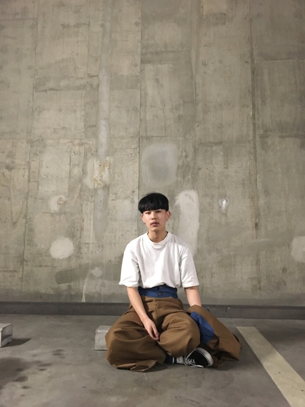 「fridge、fridgesetagaya、handmade、フォーマル、撮影、VANS、ワイドパンツ、ハイウエスト、メンズ」｜「Handmadeのアイテム（その他パンツ、ブラウン系）」を使った、タクロウさん（メンズ・166cm）の冬コーディネートの1枚目の写真