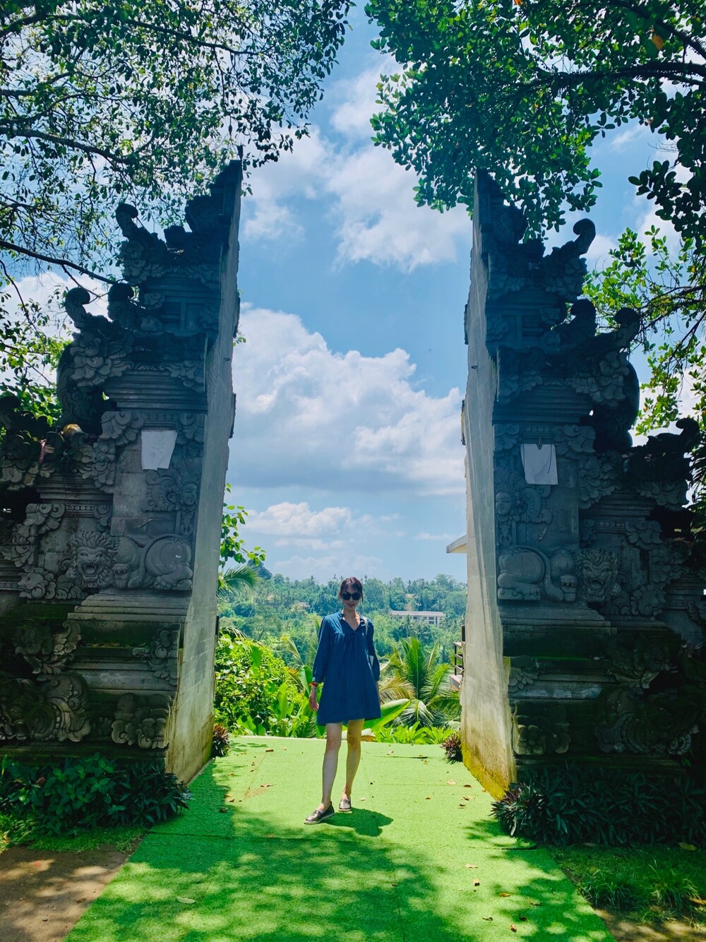 「summer、travel、blue」｜「ZARAのアイテム（ワンピース、ブルー系）」を使った、cynngさん（レディース・170cm）の春コーディネートの1枚目の写真
