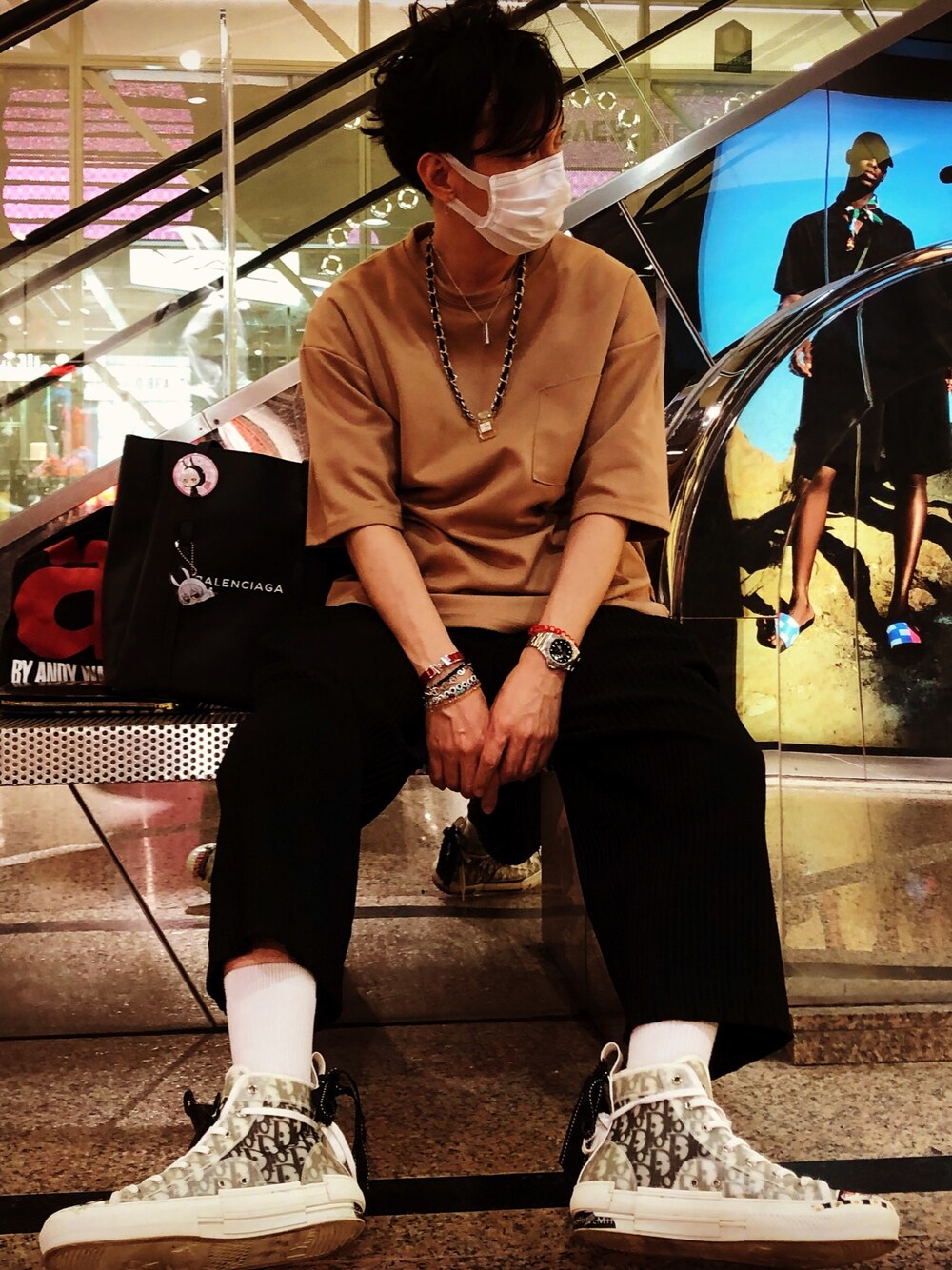 「ootd、outfit、fashion、STYLE、街頭穿搭、国潮、日系極簡、oversize、男友風、韓系」｜「HOMME PLISSE ISSEY MIYAKEのアイテム（その他パンツ、ブラック系）」を使った、jimchoi0317さん（メンズ・170cm）の春コーディネートの1枚目の写真