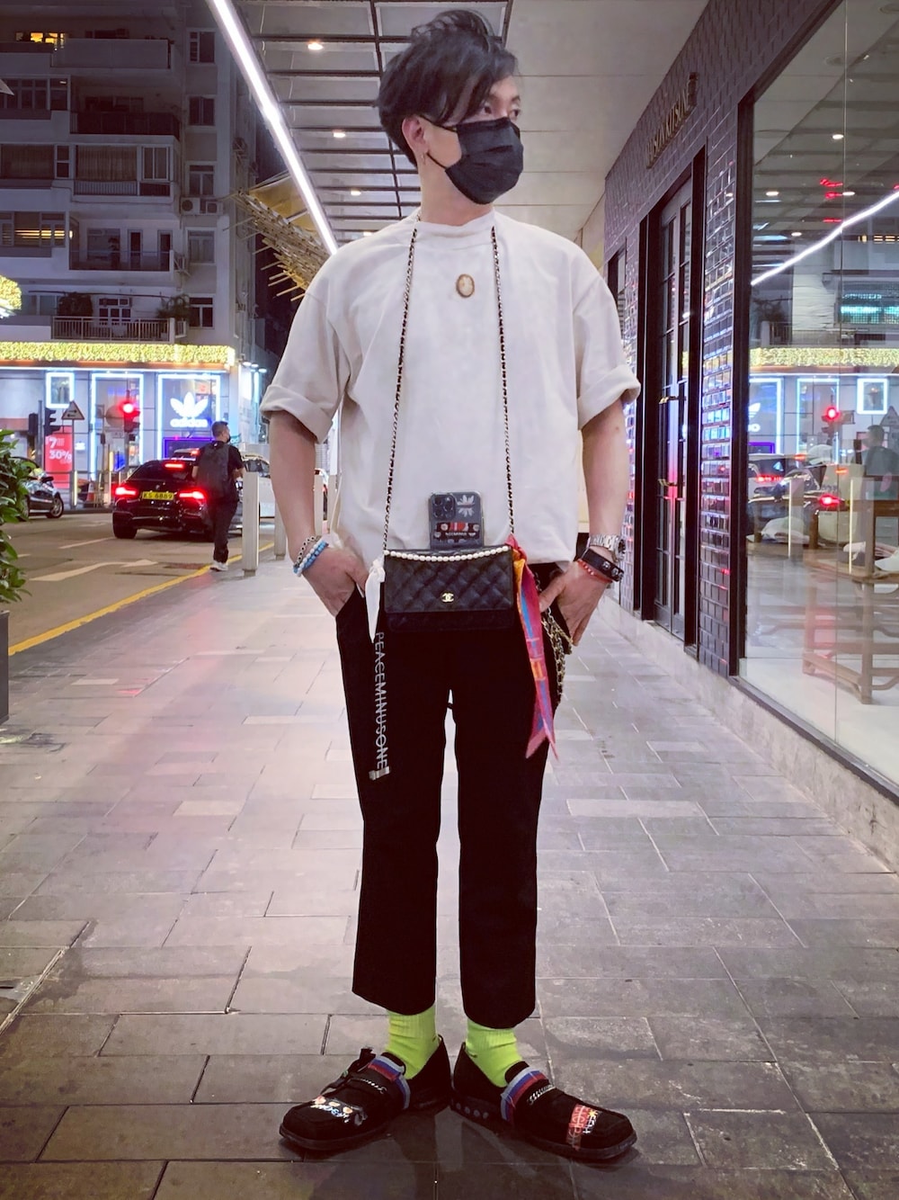 「ootd、outfit、fashion、街頭穿搭、日系極簡、韓系、STYLE、Hong Kong、黑白搭配、復古」｜「UNITED TOKYOのアイテム（Tシャツ/カットソー、ホワイト系）」を使った、jimchoi0317さん（メンズ・170cm）の春コーディネートの1枚目の写真