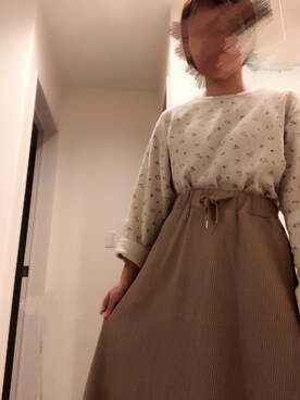 「古着のアイテム（Tシャツ/カットソー、ベージュ系）」を使った、akiさん（レディース）の春コーディネート
