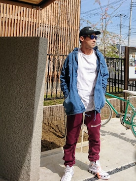 「off white（オフホワイト）のアイテム（シューズ）」を使った、あきーむさん（メンズ・175cm）の春コーディネート