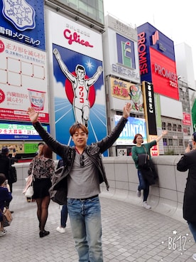 「A&F（エーアンドエフ）のアイテム（トップス）」を使った、James Huさん（メンズ・170cm）の春コーディネート