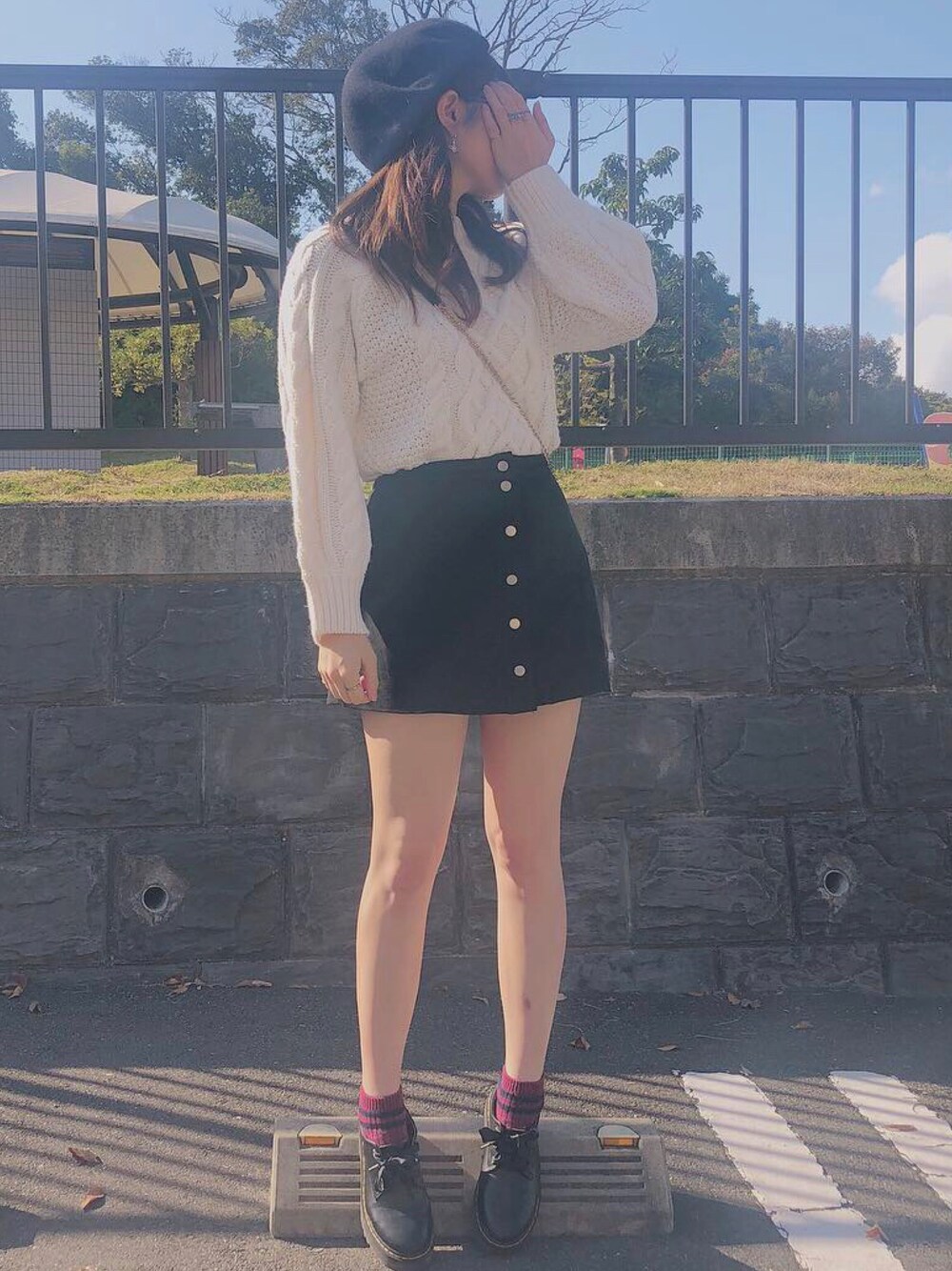 「白ニット」｜「GUのアイテム（ニット/セーター、ホワイト系）」を使った、latte.さん（レディース・163cm）の冬コーディネートの1枚目の写真