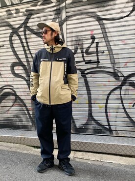 「SCHOTT」｜「アイテム（マウンテンパーカー）」を使った、ishizawaさん（メンズ・172cm）の春コーディネート