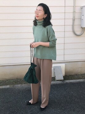 「KBF（ケイビーエフ）のKBF ベロアプリーツ巾着BAG（ハンドバッグ）」を使った、maccoさん（レディース・162cm）の秋コーディネート