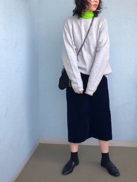 「ベロアスカート」｜「アイテム（ローファー）」を使った、maccoさん（レディース・162cm）の春コーディネート