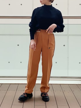 「UNITED TOKYO（ユナイテッドトウキョウ）のバックサイドディテールテーパード（その他パンツ、オレンジ系）」を使った、Yukiko Fukudaさん（レディース・155cm）の春コーディネート