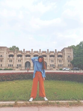 「アイテム（チノパンツ、オレンジ系）」を使った、王淡儿さん（レディース・163cm）の秋コーディネート