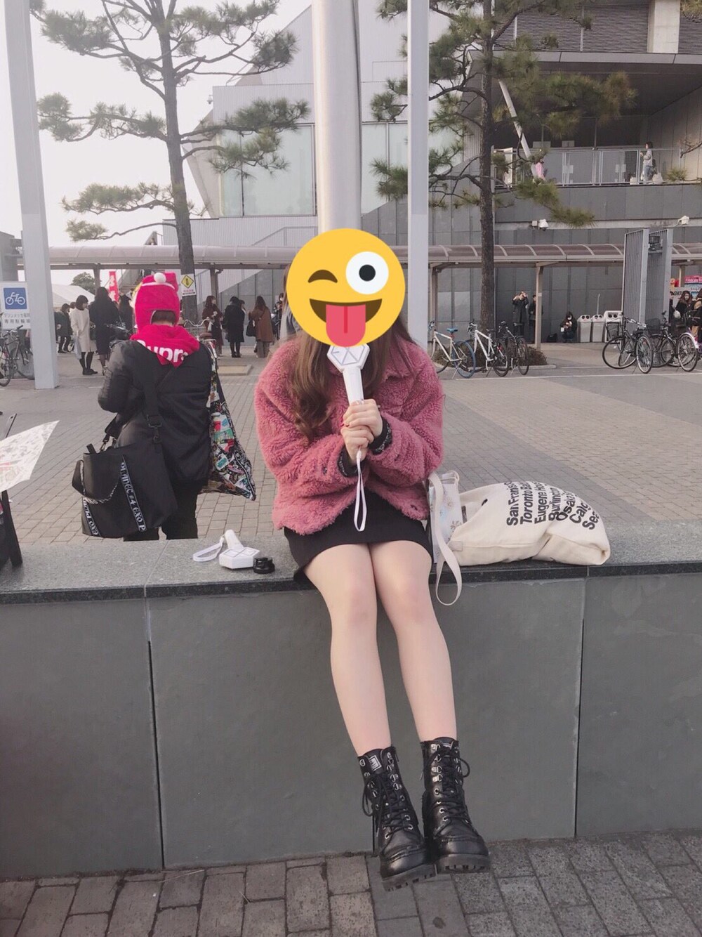 「オルチャンファッション、murua、ブラックコーデ」｜「MURUAのオーバーボアＧジャン（ブルゾン、ピンク系）」を使った、izuさん（レディース・158cm）の冬コーディネートの1枚目の写真