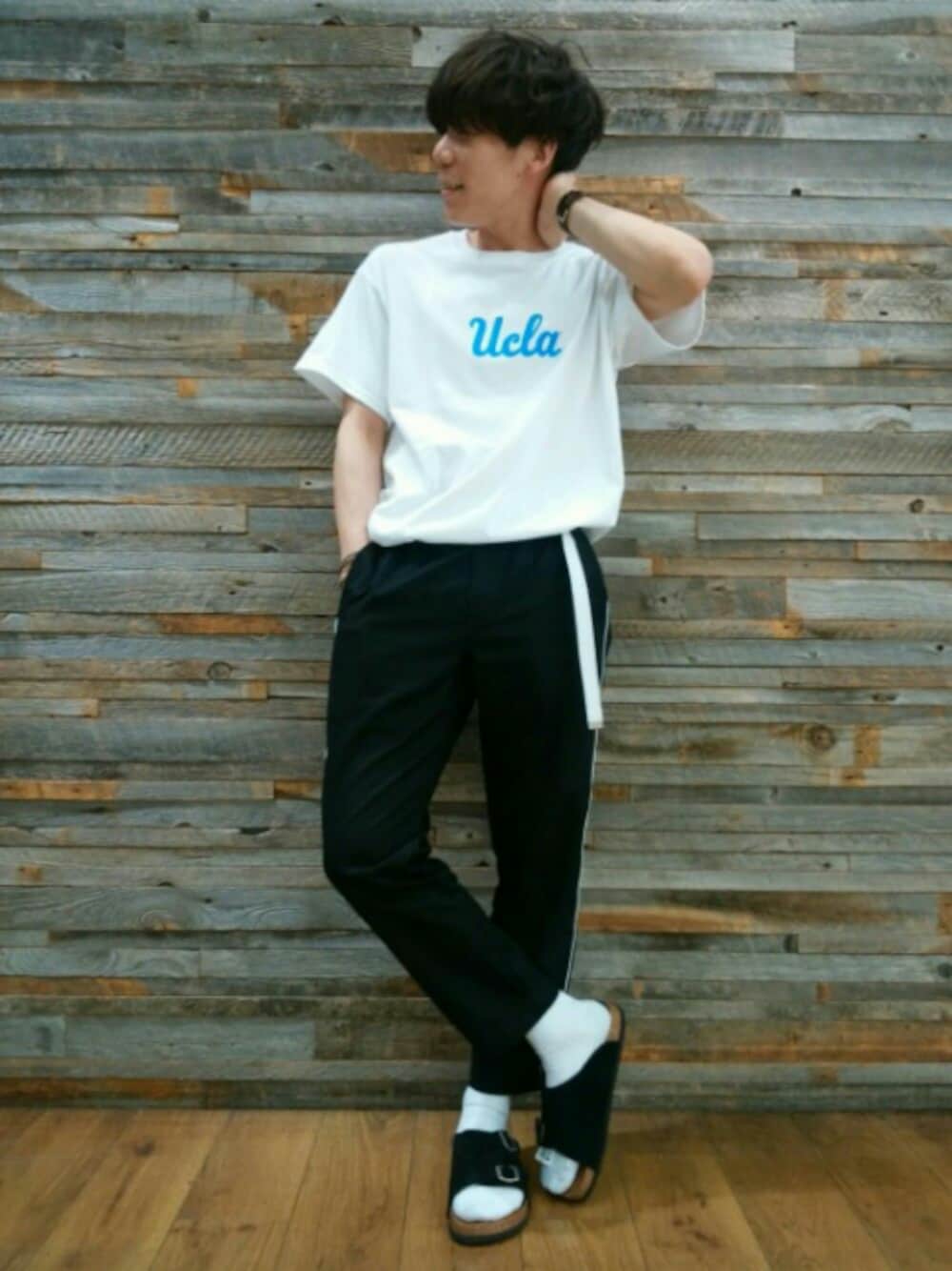「タックイン、ラインパンツ、UCLA」｜「Right-onのアイテム（Tシャツ/カットソー、ホワイト系）」を使った、YU-KINさん（メンズ・170cm）の夏コーディネートの1枚目の写真
