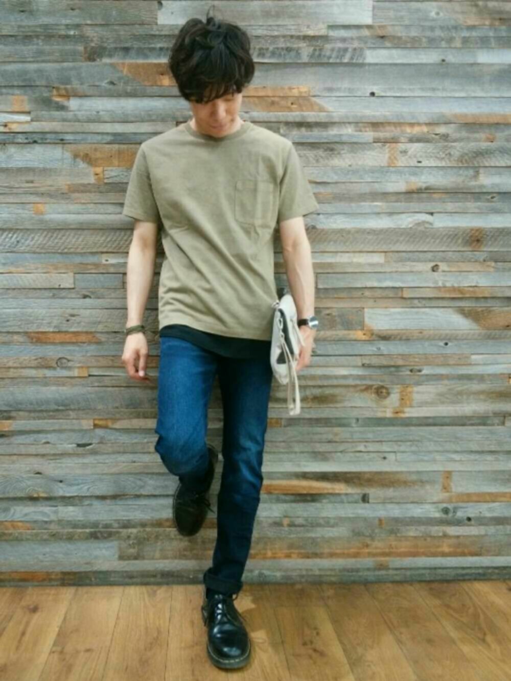 「シンプル」｜「BACK NUMBERの【BACK NUMBER】ピグメントTシャツ（Tシャツ/カットソー、グリーン系）」を使った、YU-KINさん（メンズ・170cm）の夏コーディネートの1枚目の写真