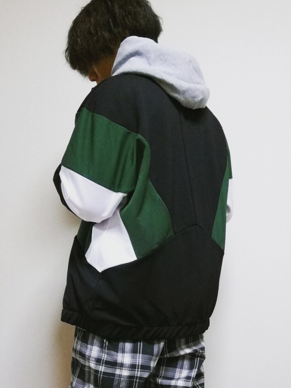 「初売りセールで買いました2019、配色、シンプルコーデ、ジャージ、パーカー、チェックパンツ」｜「no brandのアイテム（その他アウター、ブラック系）」を使った、YU-KINさん（メンズ・170cm）の冬コーディネートの1枚目の写真