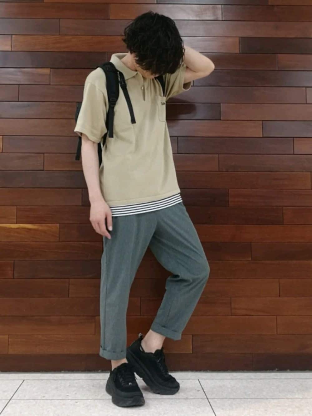 「今日のコーデ、お洒落さんとつながりたい、きれいめカジュアル、オトナカジュアル、大学生、スニーカーコーデ、シンプルコーデ、米津玄師」｜「Leeのアイテム（ポロシャツ、ベージュ系）」を使った、YU-KINさん（メンズ・170cm）の夏コーディネートの1枚目の写真
