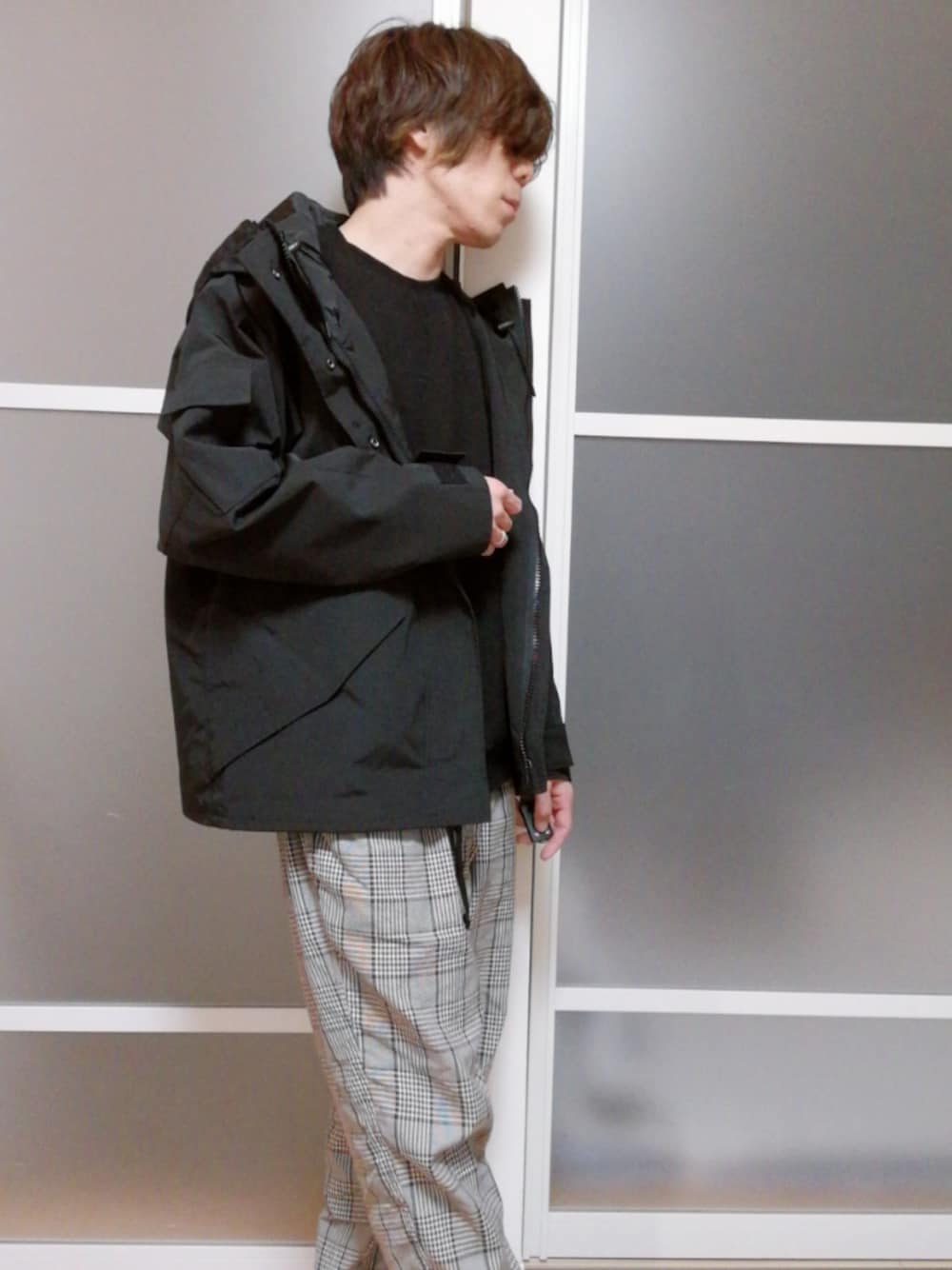 「米津玄師、ヨネヅラー、おしゃれさんと繋がりたい、カジュアルコーデ、春、休日スタイル、モノトーン、チェックパンツ」｜「Right-onのアイテム（その他アウター、ブラック系）」を使った、YU-KINさん（メンズ・170cm）の春コーディネートの1枚目の写真