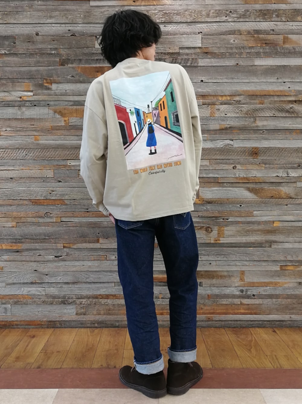 「秋のコーデ、お洒落さんとつながりたい、オトナカジュアル、バックプリント、ベージュ」｜「Right-onのアイテム（Tシャツ/カットソー、ベージュ系）」を使った、YU-KINさん（メンズ・170cm）の秋コーディネートの1枚目の写真