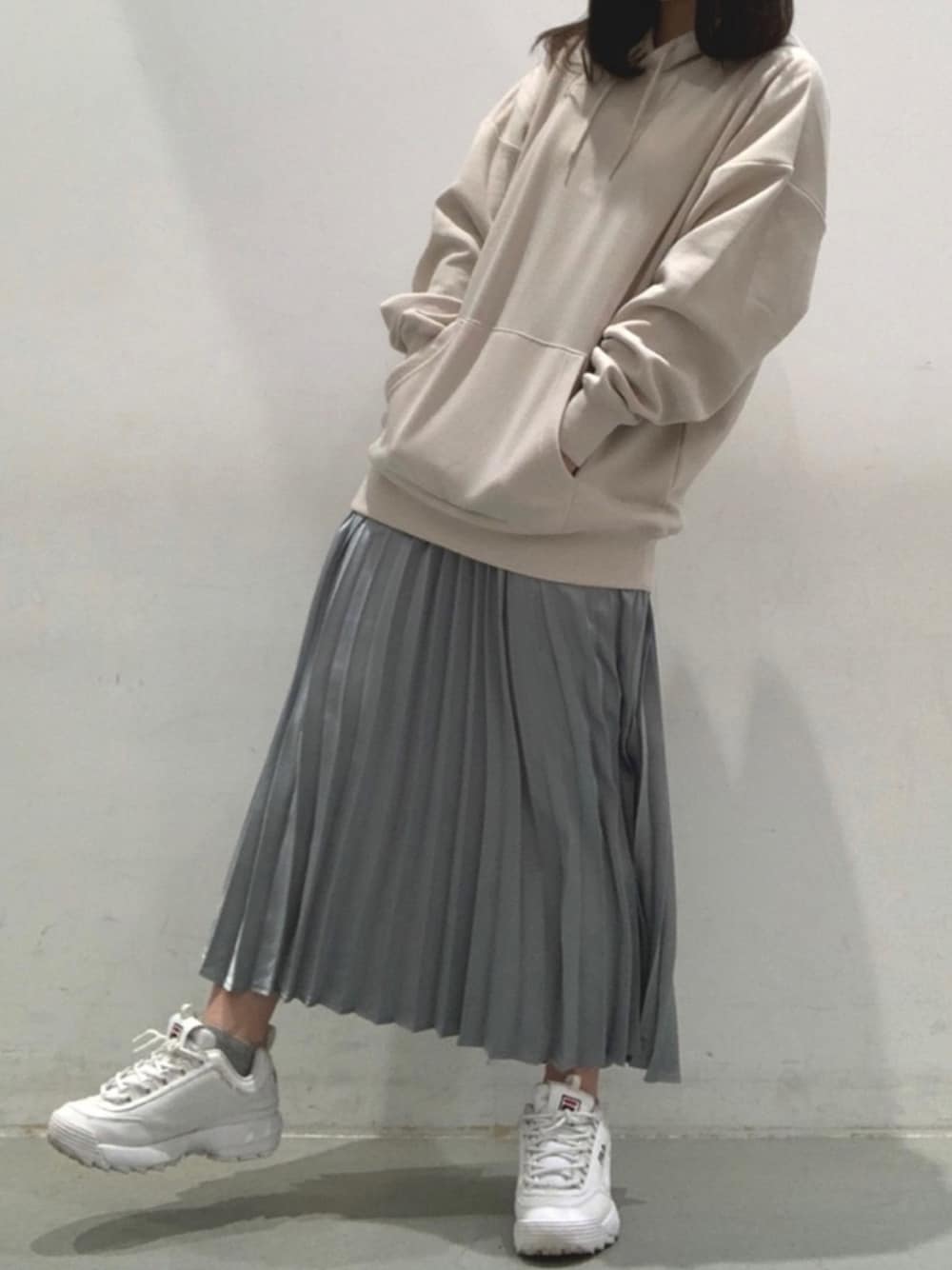 「パーカー、シンプルコーデ、KOE」｜「koeの【S～XLサイズ・ユニセックス対応】【2021SS】15色展開/ TC裏起毛パーカー○（パーカー、ベージュ系）」を使った、なあさん（レディース・160cm）の冬コーディネートの1枚目の写真