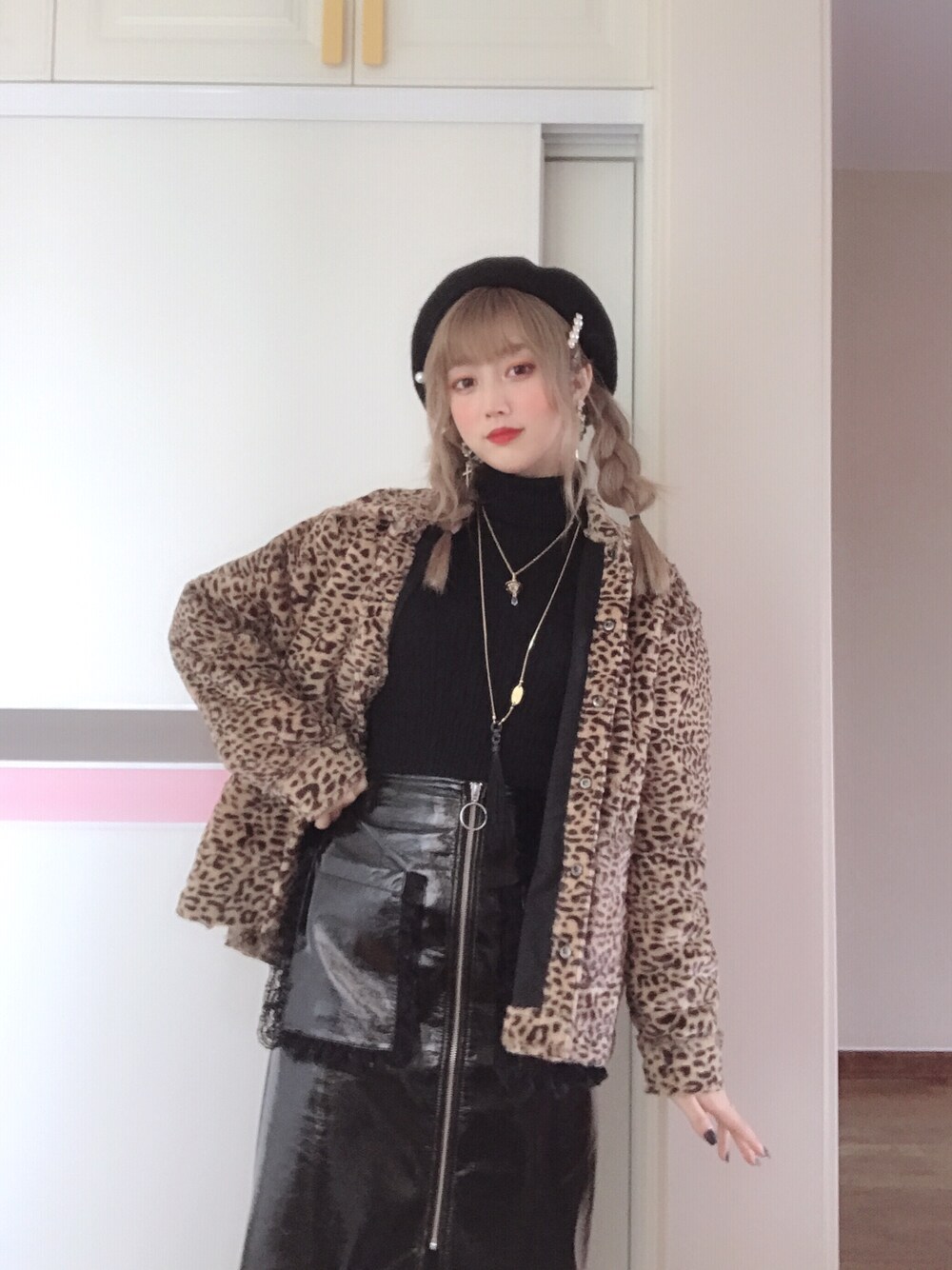「春コーデ、休日スタイル、今日のコーデ」｜「Katieのアイテム（スカート、ブラック系）」を使った、狐さん（レディース・163cm）の春コーディネートの1枚目の写真