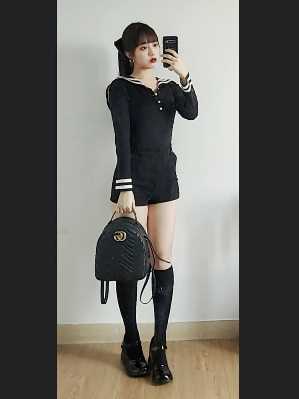 「ブラック、秋冬コーデ、ガーリー、シンプル」｜「lecole des femmesのアイテム（その他トップス、ブラック系）」を使った、狐さん（レディース・163cm）の冬コーディネートの1枚目の写真
