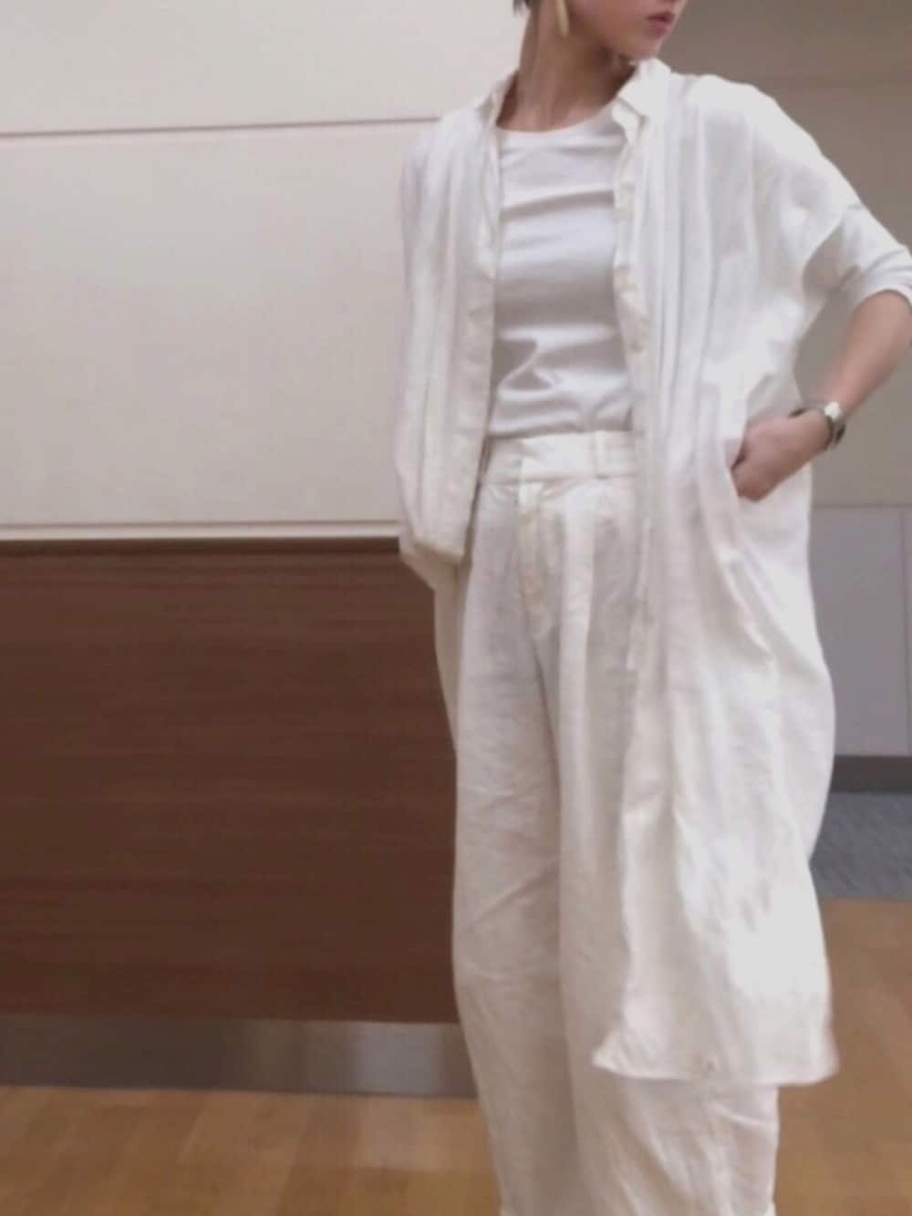 「ホワイト、ホワイトコーデ、今日のコーデ、ootd、シンプルコーデ、ワイドパンツ、おしゃれさんと繋がりたい、プチプラ、キレイめ、平成最後のWEARISTAセンバツ」｜「UNIQLOのリネンブレンドロングシャツ（半袖）（シャツ/ブラウス、ホワイト系）」を使った、taka _yoさん（レディース・156cm）の春コーディネートの1枚目の写真