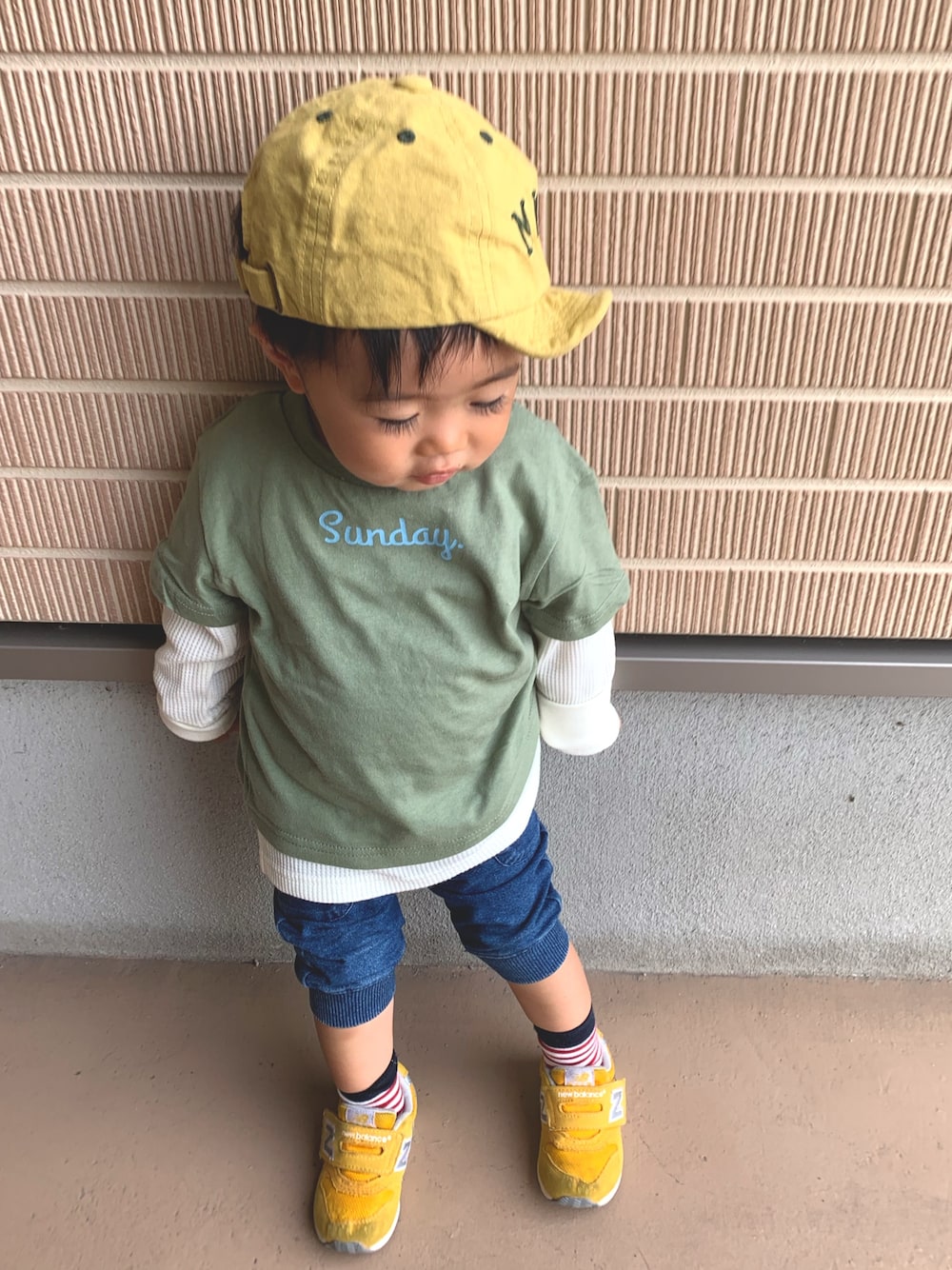 「カジュアルコーデ、息子、息子コーデ、1歳、1歳半、おしゃれさんと繋がりたい」｜「Birthdayのアイテム（キャップ、イエロー系）」を使った、KIRA☆REIさん（キッズ・80cm）の秋コーディネートの1枚目の写真