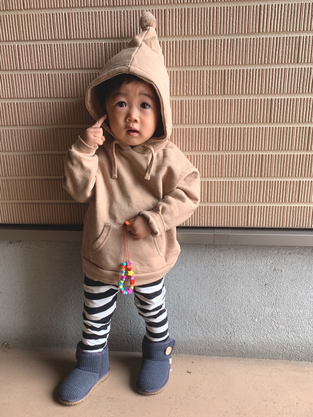 「男の子コーデ、キッズコーデ、シンプルコーデ、キッズファッション、息子コーデ、おしゃれさんと繋がりたい、息子、カジュアルコーデ」｜「Birthdayのアイテム（パーカー、ベージュ系）」を使った、KIRA☆REIさん（キッズ・80cm）の秋コーディネートの1枚目の写真