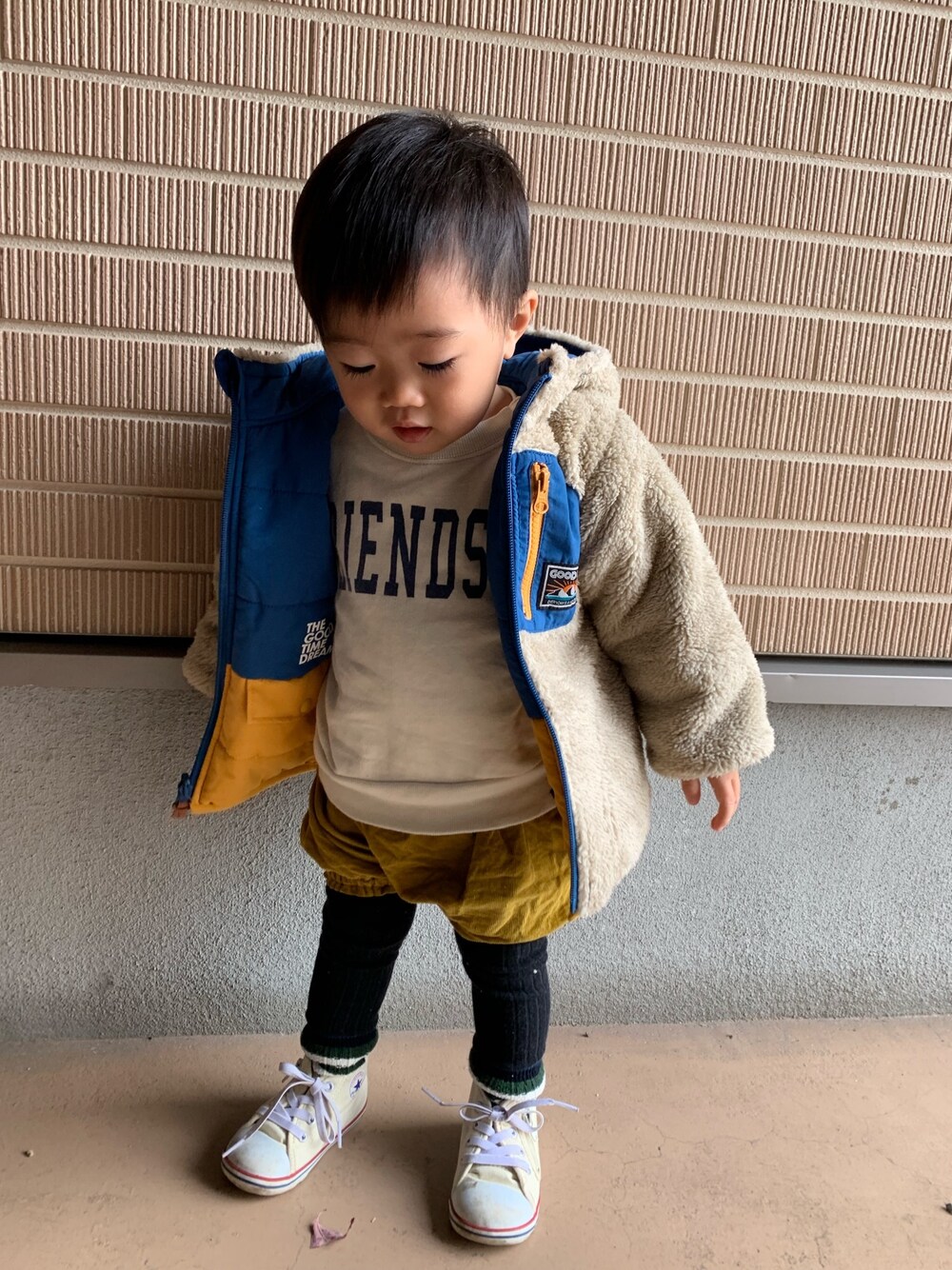 「キッズコーデ、カジュアルコーデ、キッズファッション、息子コーデ、息子、1歳、おしゃれさんと繋がりたい」｜「BRANSHESのアイテム（スウェット、ホワイト系）」を使った、KIRA☆REIさん（キッズ・80cm）の秋コーディネートの1枚目の写真