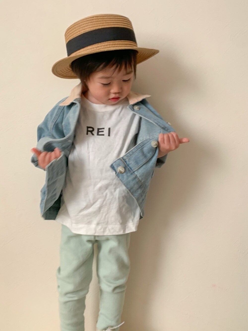 「息子、息子コーデ、2歳、デニムジャケット、麦わら帽子、キッズコーデ、キッズファッション、オトバナ」｜「韓国ファッション #Kのアイテム（デニムジャケット、ブルー系）」を使った、KIRA☆REIさん（キッズ・80cm）の春コーディネートの1枚目の写真