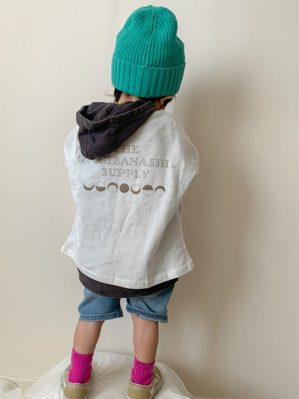 「オトバナ、息子コーデ、キッズコーデ、2歳、息子、カジュアルコーデ、VANS、キャップ」｜「韓国ファッション #Kのアイテム（Tシャツ/カットソー、ホワイト系）」を使った、KIRA☆REIさん（キッズ・80cm）の春コーディネートの1枚目の写真