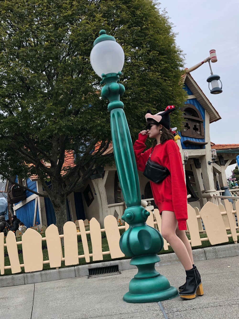 「moussy、FOREVER 21、ディズニー」｜「FOREVER 21のアイテム（トップス、レッド系）」を使った、amichqnさん（レディース・160cm）の夏コーディネートの1枚目の写真