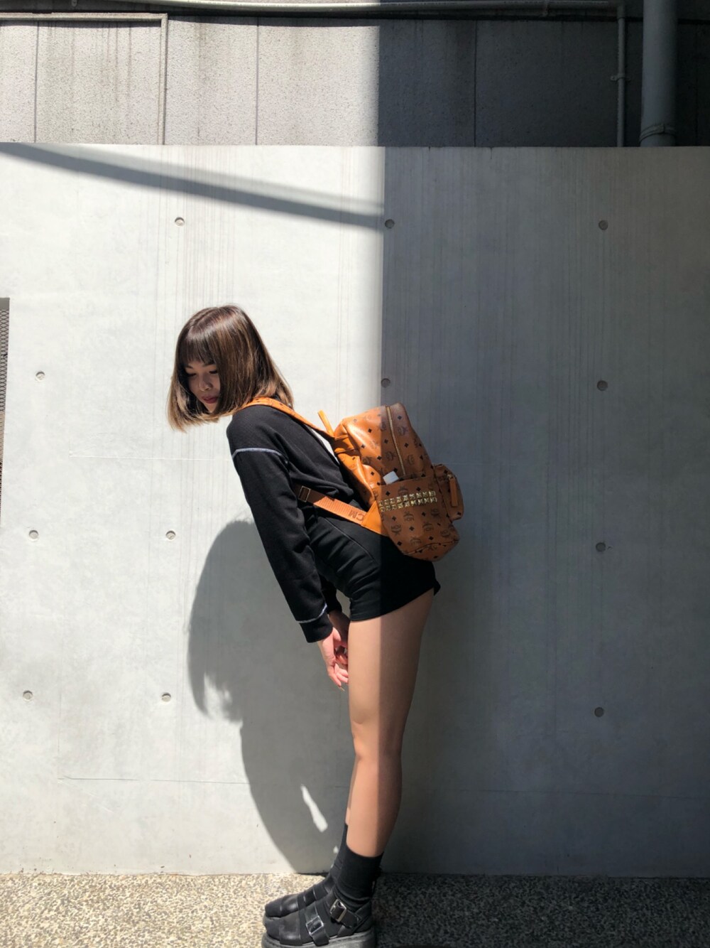 「DrMartens、GRL、FOREVER 21」｜「FOREVER 21のアイテム（トップス、ブラック系）」を使った、amichqnさん（レディース・161cm）の秋コーディネートの1枚目の写真
