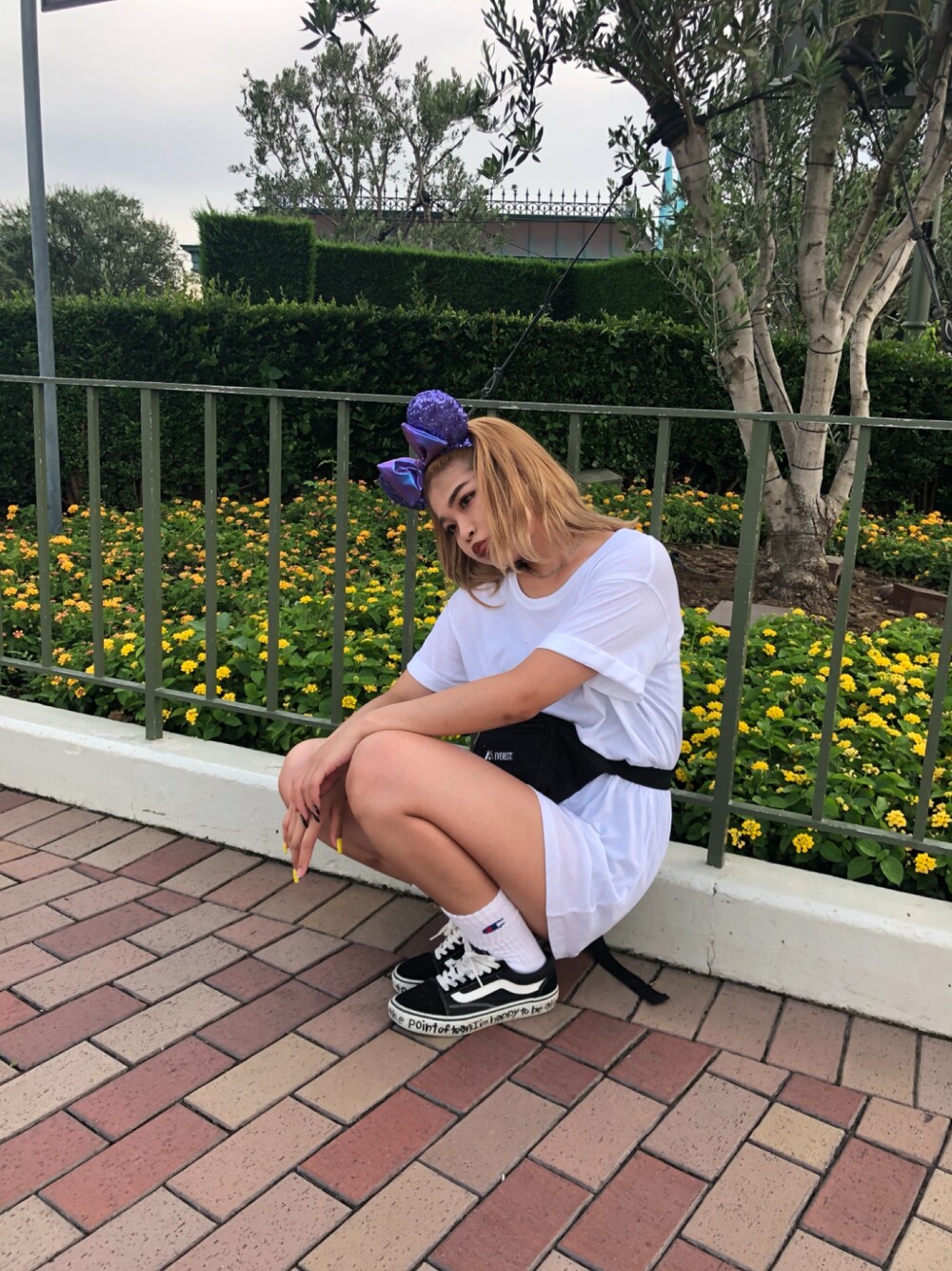「ディズニー、ディズニーランド、H&M、VANS、オールドスクール、チャンピオン、カチューシャ」｜「H&Mのアイテム（トップス、ホワイト系）」を使った、amichqnさん（レディース・161cm）の秋コーディネートの1枚目の写真